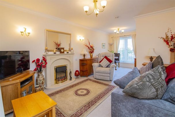1 bed Apartment To Let - Photo 1