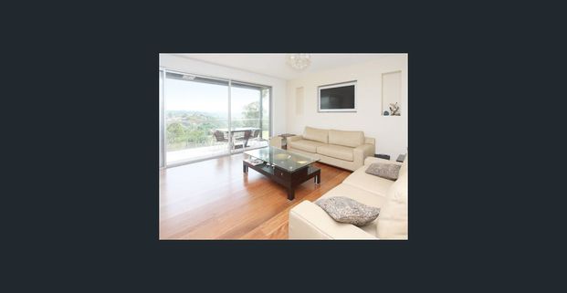 Stunning Two Storey 4 bed Executive Townhouse with Middle Harbour Views! - Photo 1