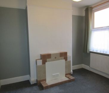 4 bed Terraced - To Let - Photo 5