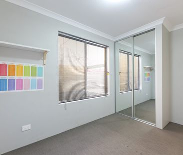 Modern, Low-Maintenance Living in Beckenham - Photo 3