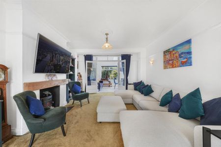 5 bedroom semi-detached house to rent - Photo 4