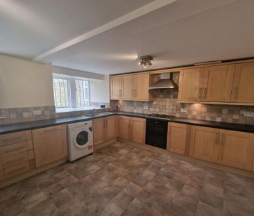 4 bedroom semi-detached house to rent - Photo 5