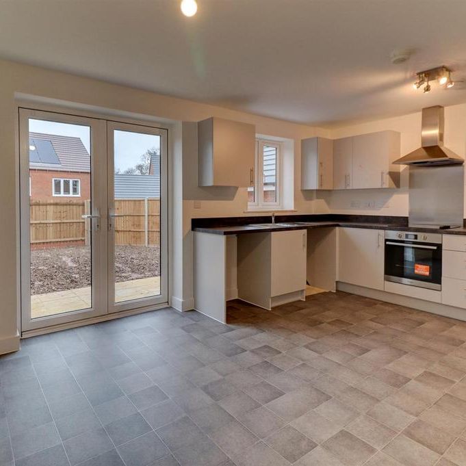 3 bedroom semi-detached house to rent - Photo 1