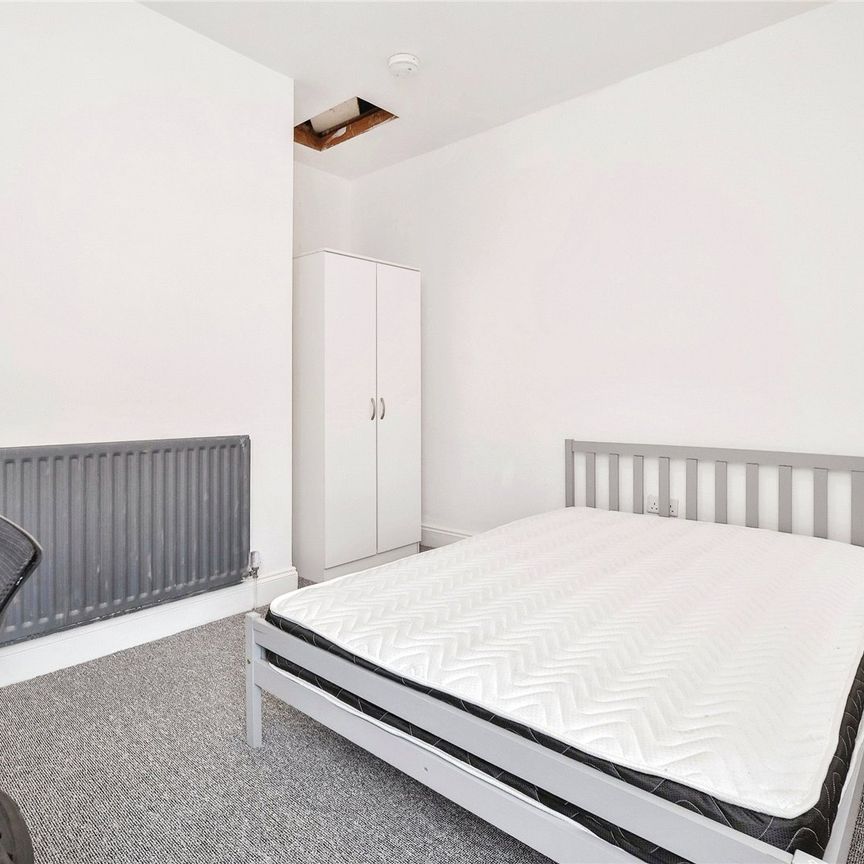 3 Bedroom Terraced - Photo 1