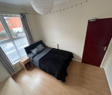 1 bedroom in a house share to rent - Photo 4