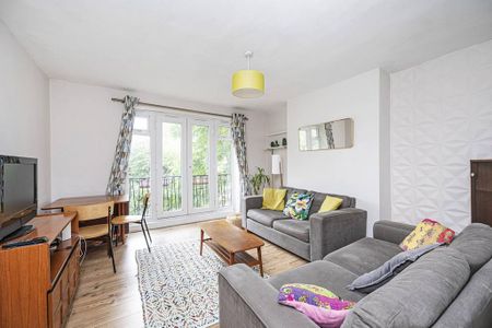 2 bedroom flat to rent - Photo 2