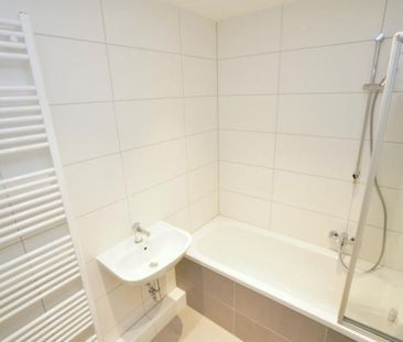 Erstbezug nach Sanierung - EBK, Balkon und Hausgarten - Photo 2