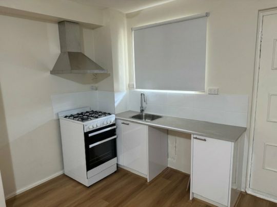 Conveniently Located Refurbished Unit – Walk to Train, Shops & More ! - Photo 1