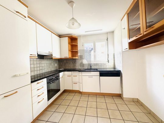 CHARMANT, LICHTDURCHFLUTET UND AN ZENTRALER LAGE - Photo 1