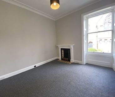2 bed Flat to rent - Photo 3
