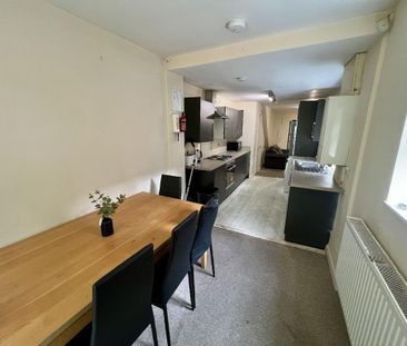 6 bedroom house to rent - Photo 1