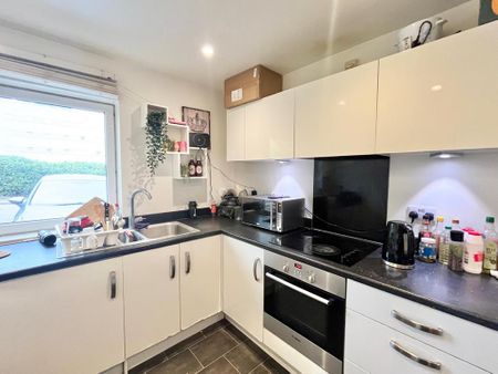 1 bedroom in a house share to rent - Photo 4