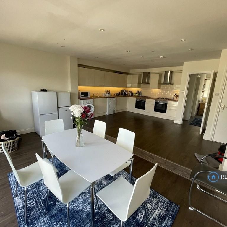 1 bedroom in a house share to rent - Photo 1