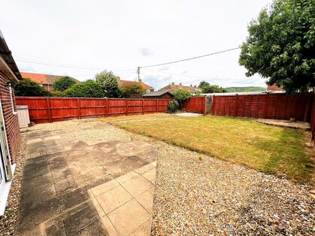 3 bedroom semi-detached house to rent - Photo 4
