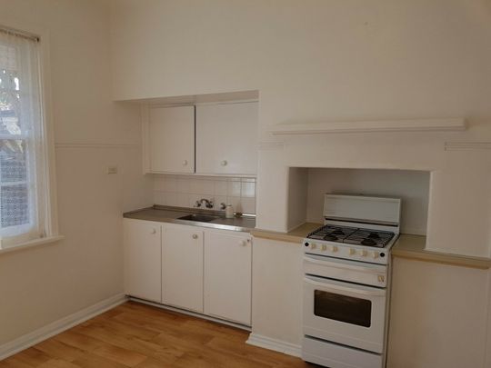 Charming 3-Bedroom Home for Rent in Joondanna - Photo 1