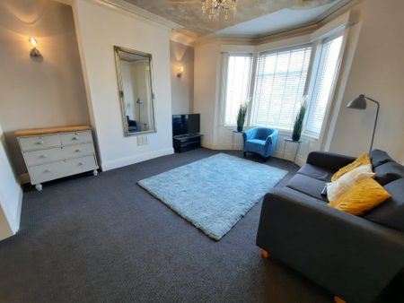 Quiet, modern and clean house share, close to town centre - Photo 5