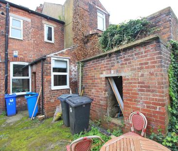 5 bedroom terraced house to rent - Photo 3