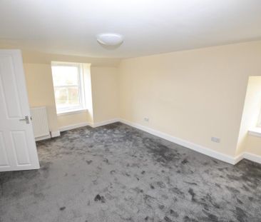 4 bedroom semi-detached house to rent - Photo 4