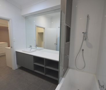 75 STATION STREET, Petersham NSW 2049 - House For Rent | Domain - Photo 4