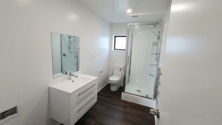 Modern 2BR – 5 min to Sturges Rd Train Station - Photo 5