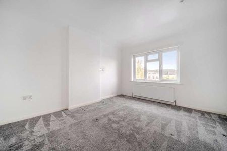 Rydens Way, Woking, Surrey, GU22 - Photo 2