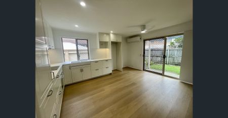 Stunning Fully Renovated Townhouse in Prime Location - Photo 2