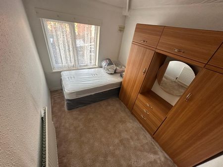 Room in a Shared House, Fox Green Crescent, B27 - Photo 4