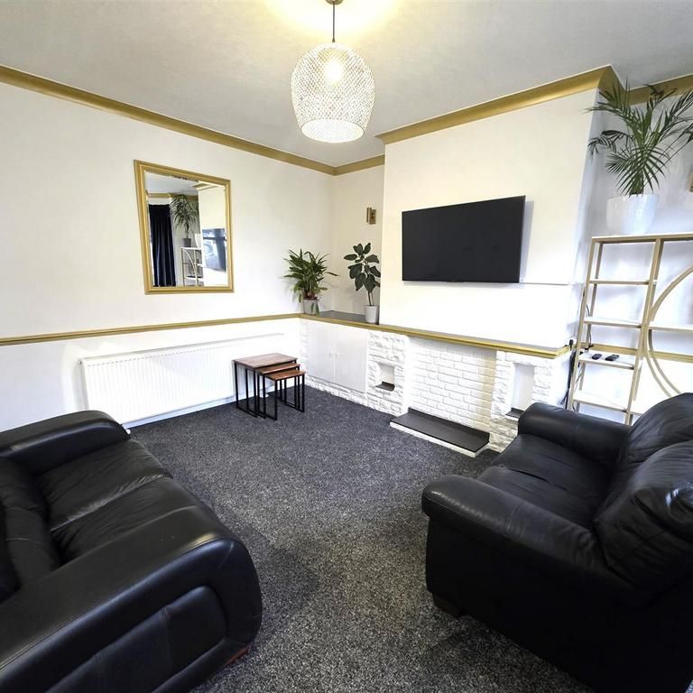 2 bedroom end of terrace house to rent - Photo 1