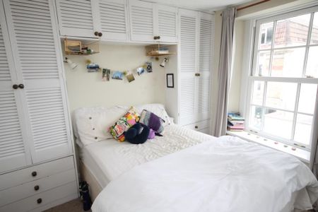 2 bed house to rent in Worrall Road, Bristol, BS8 - Photo 2