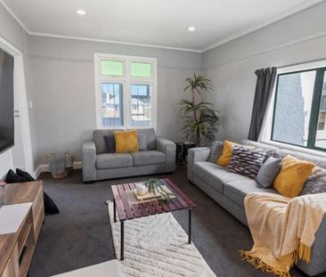 Cutie on Puriri - Photo 1