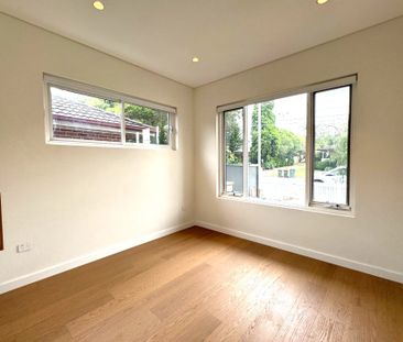 NEAR NEW GRANNY FLAT - 1 BEDROOM - Photo 2