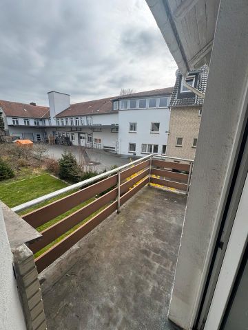 Attraktive und Sanierte, 4 Zimmer Obergeschosswohnung mit Balkon - Photo 3