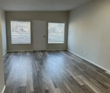 RENOVATED INNER CITY 3 BEDROOM MAIN FLOOR with view of DOWNTOWN!! |... - Photo 1