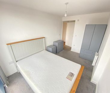 2 bedroom penthouse to rent - Photo 6