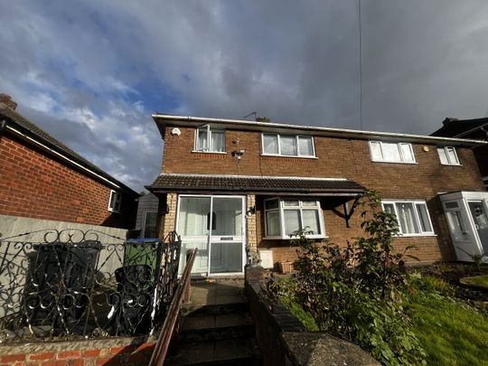 California Road, OLDBURY, B69 - Photo 1