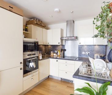 1 Bed Flat - Photo 2