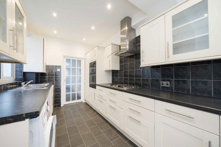 3 bedroom semi-detached house to rent - Photo 4