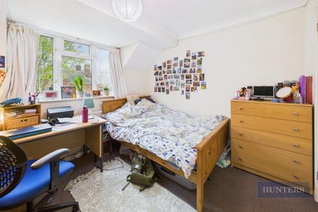 4 bedroom House To Let Total Size: 1152 SQ FT - Photo 4