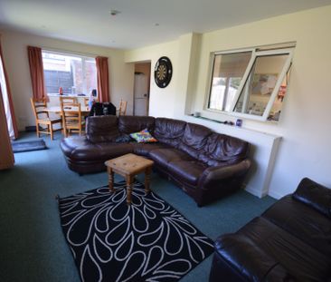 6 Bedroom House To Rent in Charminster - £2,640 pcm Tenancy Info - Photo 3