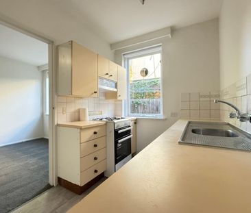 Spacious Ground Floor Apartment in Prime Northcote Location - Photo 3