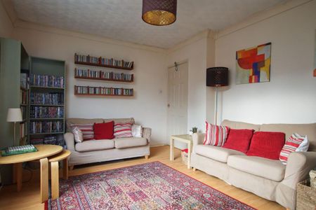 3 bedroom semi-detached house to rent - Photo 2