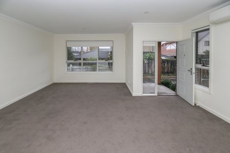 Fantastic position in prized Ivanhoe/Heidelberg-fringe pocket. - Photo 2