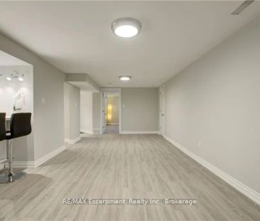 2093 Maplewood Drive #LOWER - Photo 2