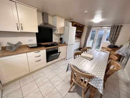 4 bedroom detached house to rent - Photo 4