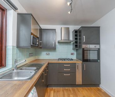 2 bedroom flat to rent - Photo 2