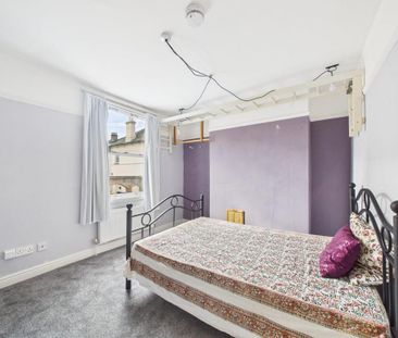 2 bedroom end of terrace house to rent - Photo 3