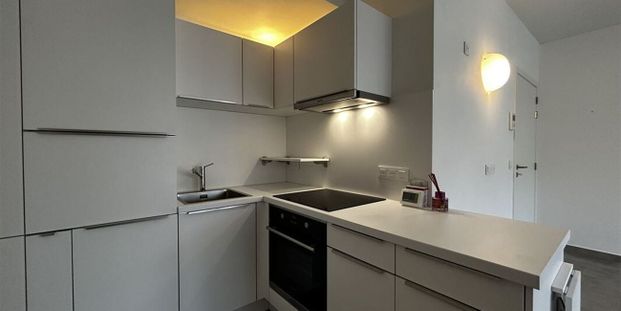 Appartement te huur in Marche-en-Famenne voor € 680 met 1 slaapkamer - Photo 1