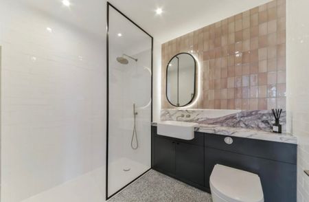 1 Bed Flat, Embassy Garden, SW11 - Photo 5