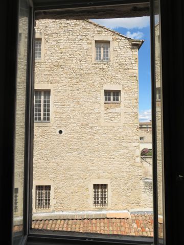 STUDIO Meublé, 23m², Rue des Marchands, 465€ H.C, Nîmes-centre - Photo 4