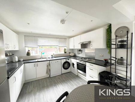 4 bedroom detached house to rent - Photo 4